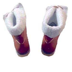 Brown boots size 9-9. A gift, no tags, told brand was Blonde but can’t be sure.